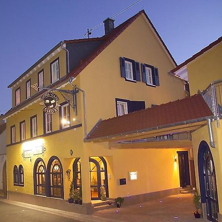Cleo'S Hotel Кальштадт Экстерьер фото