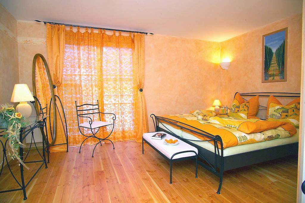 Cleo'S Hotel Кальштадт Номер фото