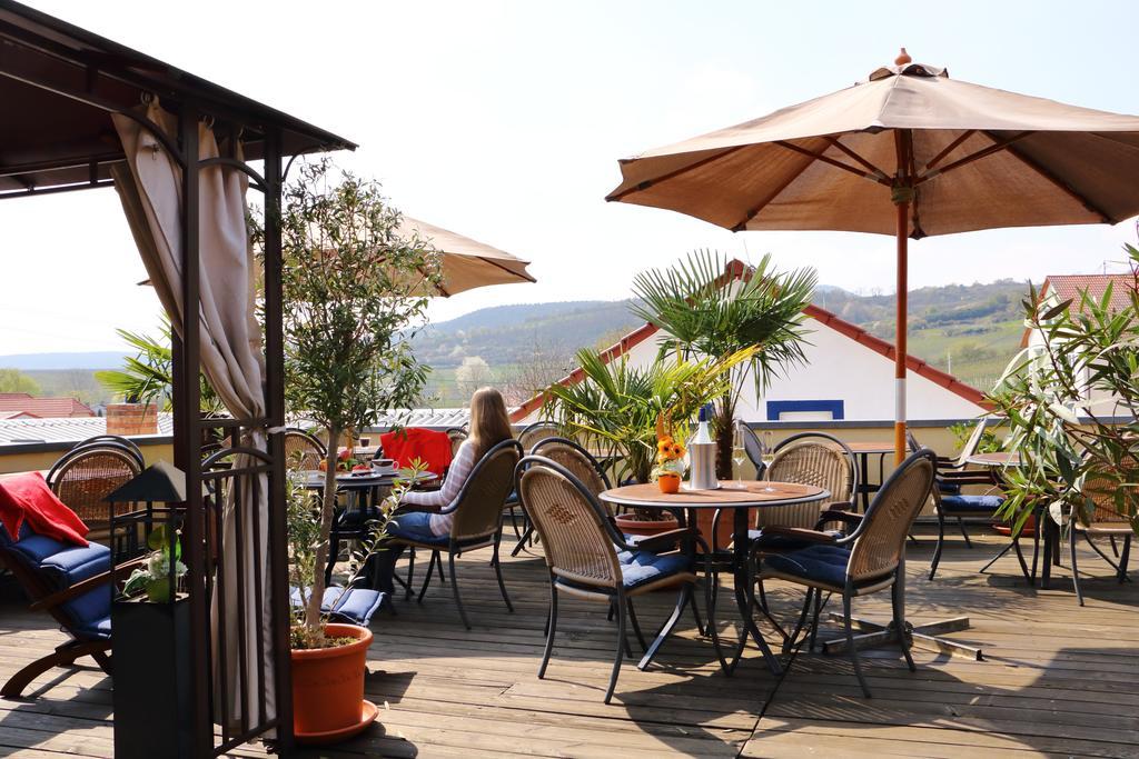Cleo'S Hotel Кальштадт Экстерьер фото